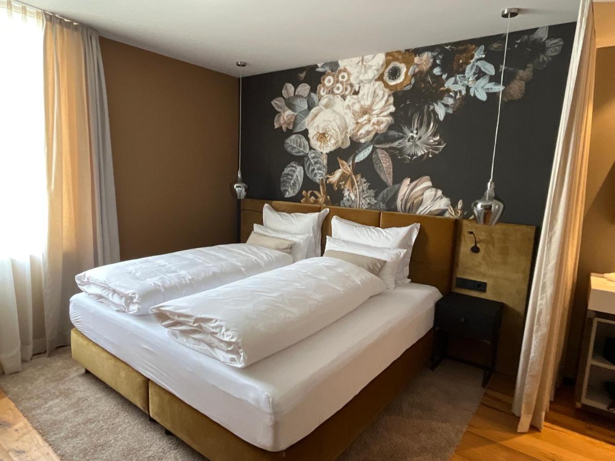 Boutiquehotel Burg Adenbach & Alter Weinbau Bad Neuenahr-Ahrweiler Buitenkant foto
