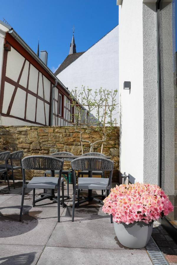 Boutiquehotel Burg Adenbach & Alter Weinbau Bad Neuenahr-Ahrweiler Buitenkant foto