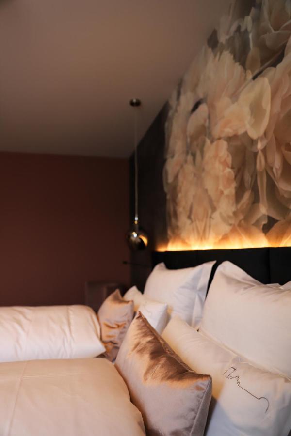 Boutiquehotel Burg Adenbach & Alter Weinbau Bad Neuenahr-Ahrweiler Buitenkant foto